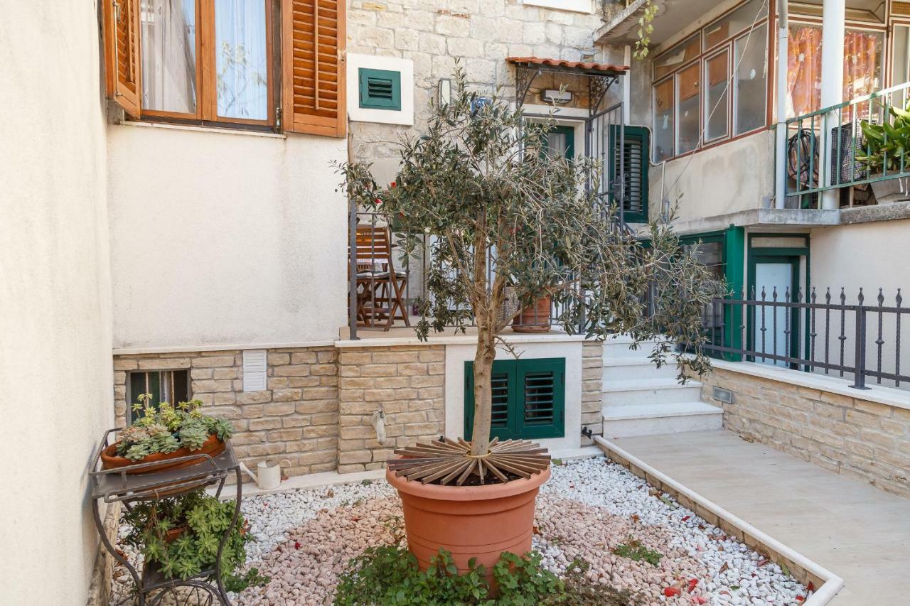 Cambi Apartment Split